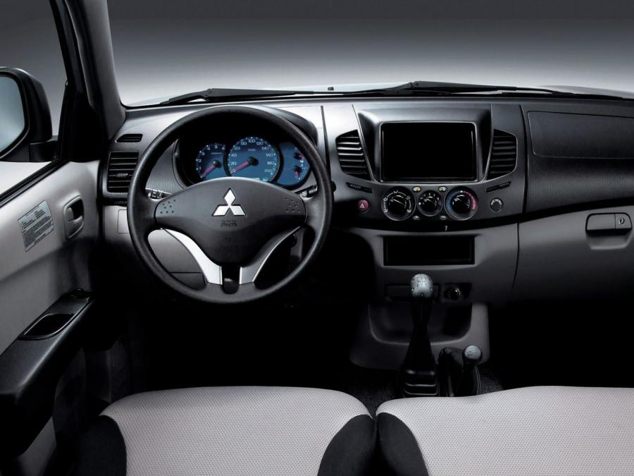  Mitsubishi L200 4Work Single Cab 2006 года  (фото 3 из 5)